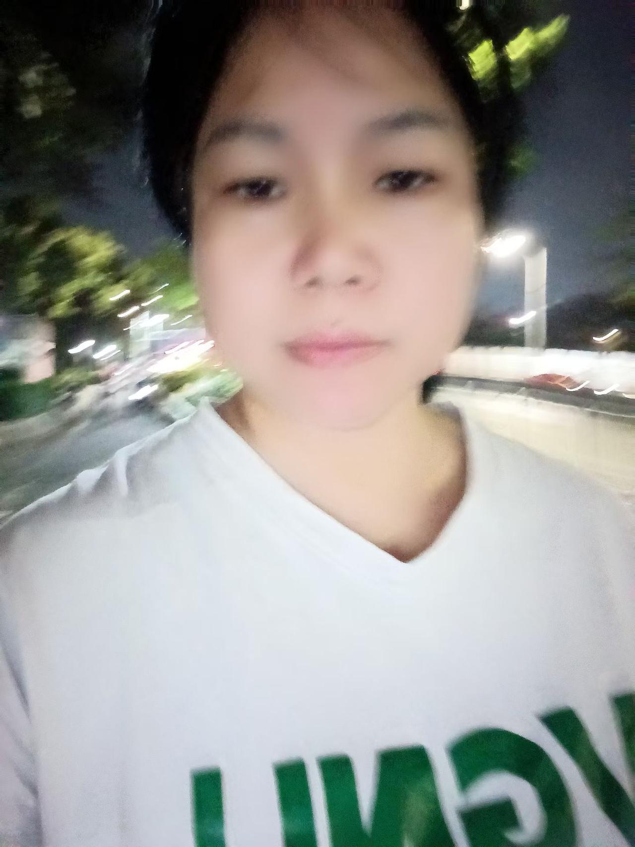 很多人说你为什么不跟你妈姓？既然你拿我和我父母那个年代比，那我就告诉你，我父亲是