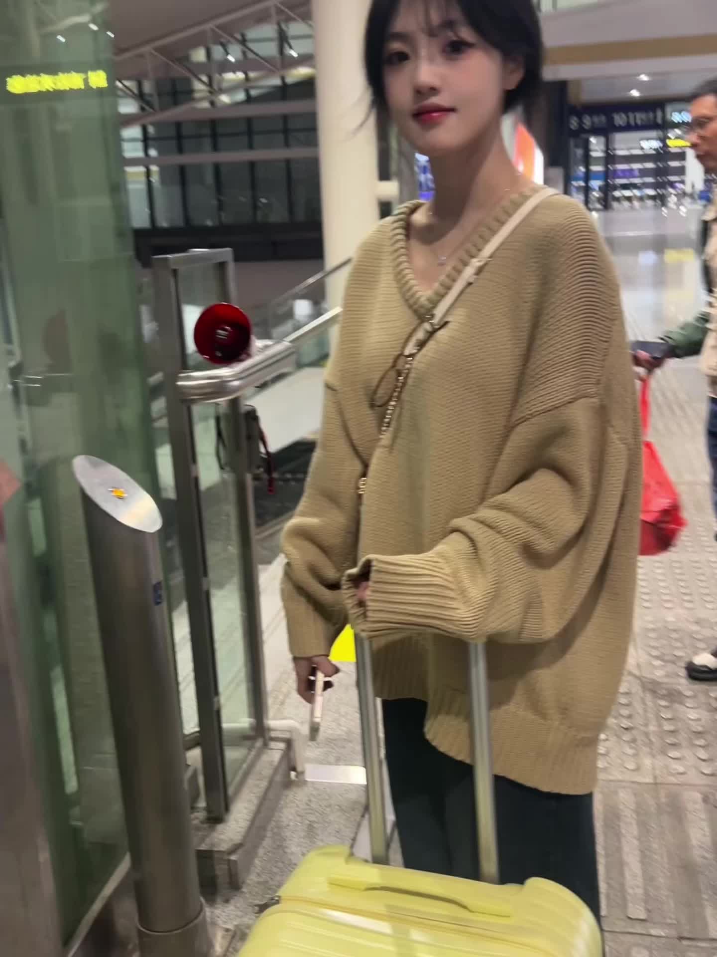 这个世界需要一些小孩来过家家