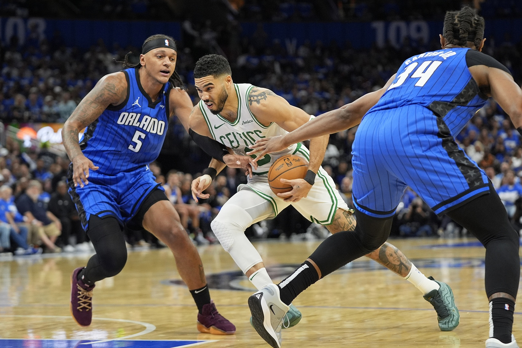 凯尔特人微速递 魔术119-92大胜森林狼。魔术主将班凯罗接受媒体采访时，谈到了