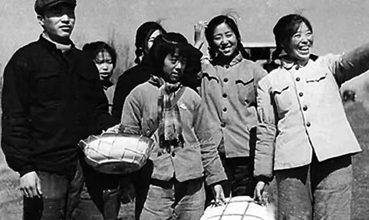 1977年秋天，杜玉娟以为自己只是去医院陪个伴。

到了诊室，护士递过来一张表，