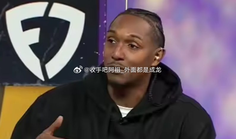 NBA季后赛首轮对阵正式确定，西部第四的湖人将与西部第五的火箭展开较量。近日，前