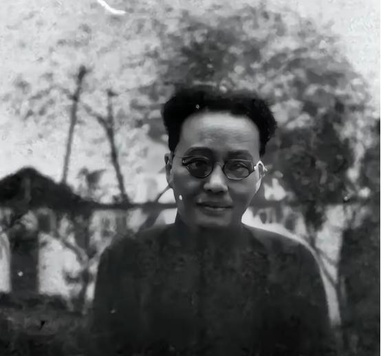1975年，周养浩特赦后非要去台湾投奔蒋介石，刚到香港蒋介石就死了，他在酒店等了