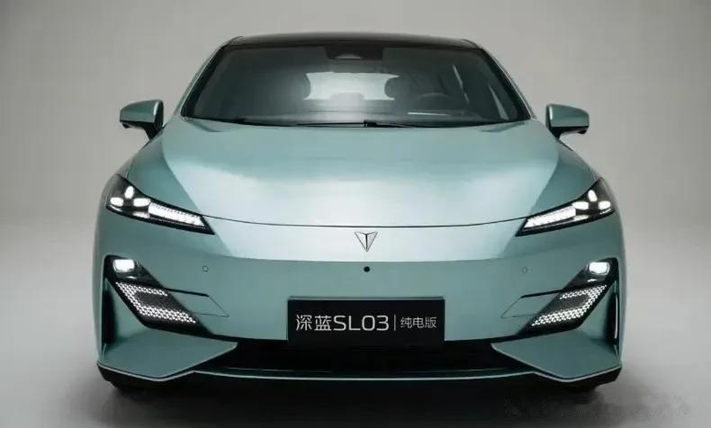 深蓝SL03为何是你我出行的首选？

不知道你们发现没有，现在路上的新能源汽车越