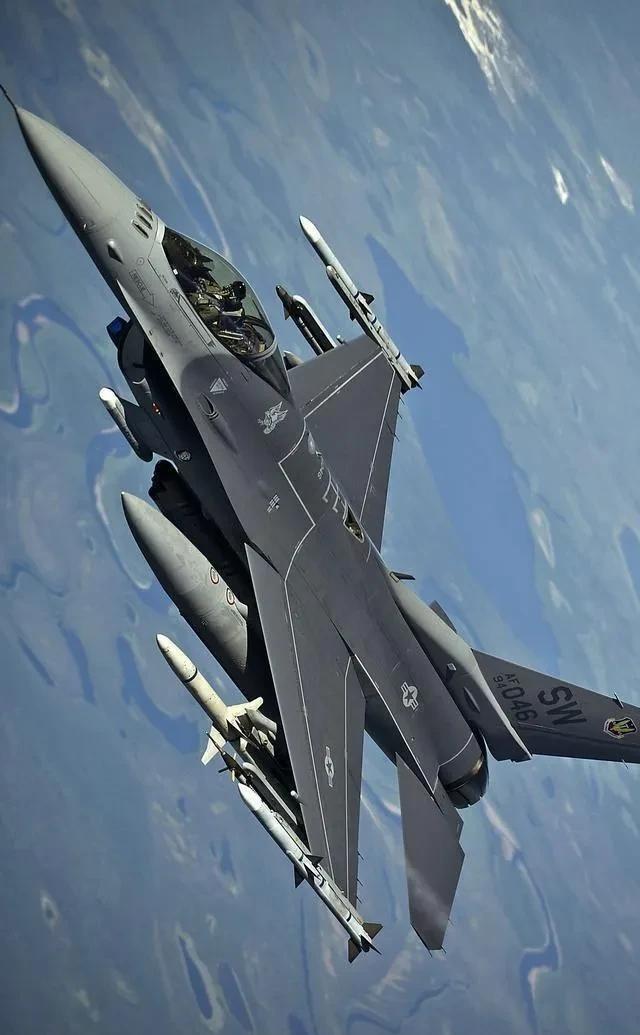 此轮柬埔寨与泰国的冲突中，完全可以看出一个很残酷的事实，那就是柬埔寨没有一丁点制