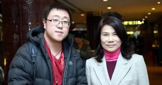 2019年，鲁豫在节目中问董明珠：“人人都知道王健林的儿子王思聪，但却没人知道你