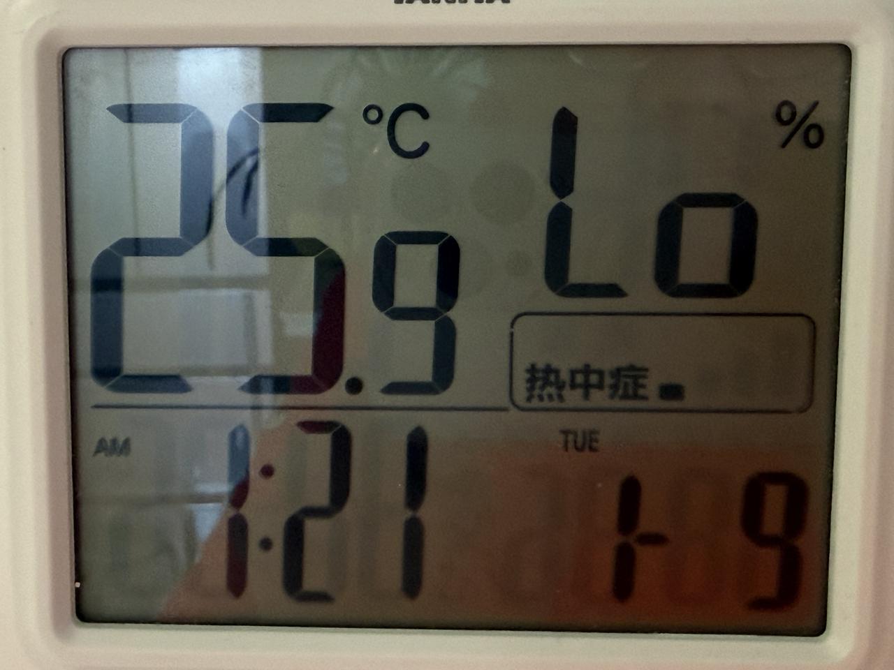 招远这供热温度太高了，白天这都26度了，晚上都二十七八度，直奔30度了，太不像话