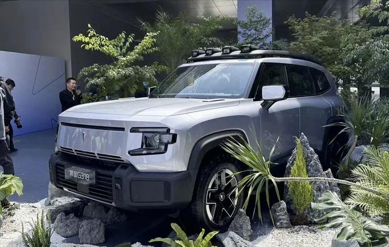 【深蓝G318正式发布 定位超级增程硬派SUV】新车定位于硬派SUV，采用了新蓝