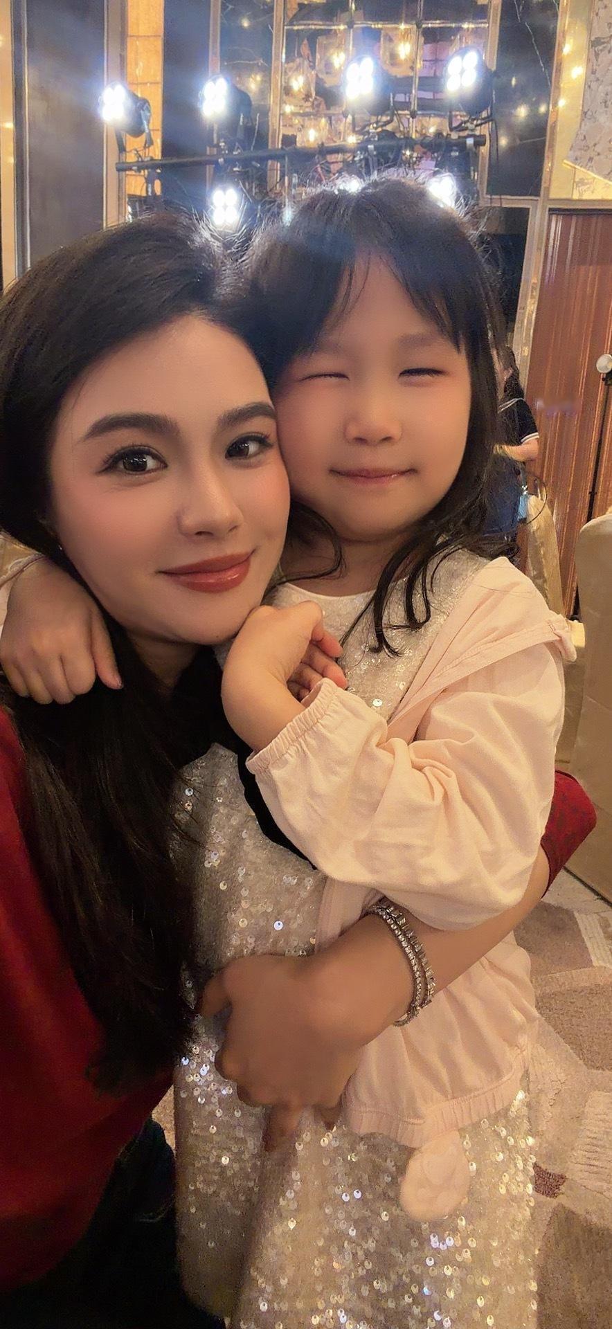 世界本就是个巨大的草台班子！请相信自己，你也一定可以[拳头]晚安💤💤💤 ​
