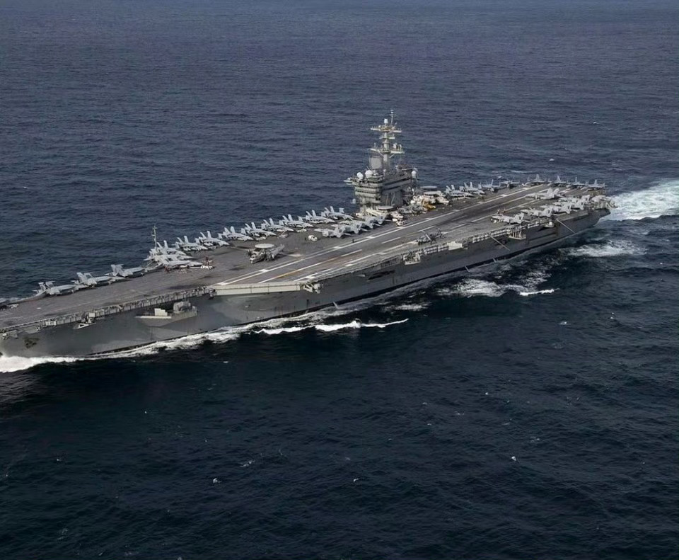 伊朗向美军林肯号航母发射导弹一夜过去了，谁知道，4枚导弹击中航母了吗？ 