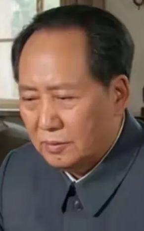 大家注意到没有？毛主席在七十岁以前，几乎没有白头发。
 
毛主席真是一个千年才遇