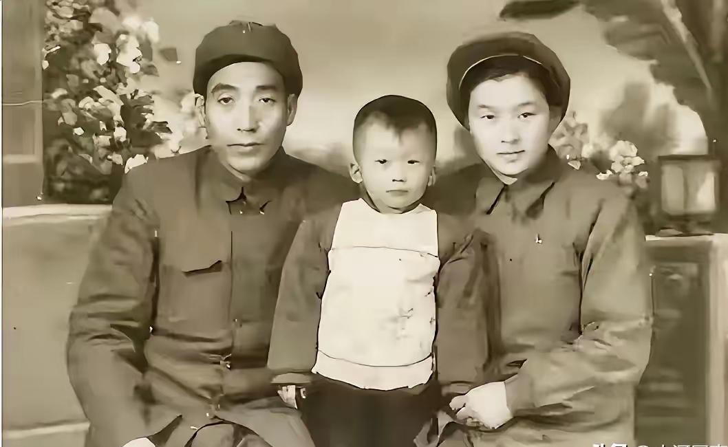 1952年，志愿军铁道兵三师师长黄振荣回国治病，给他看病的女军医周兰说，她和恋人