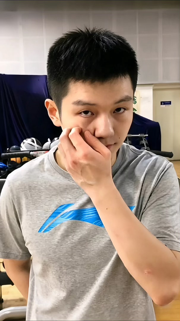 下目线好诱人樊振东
