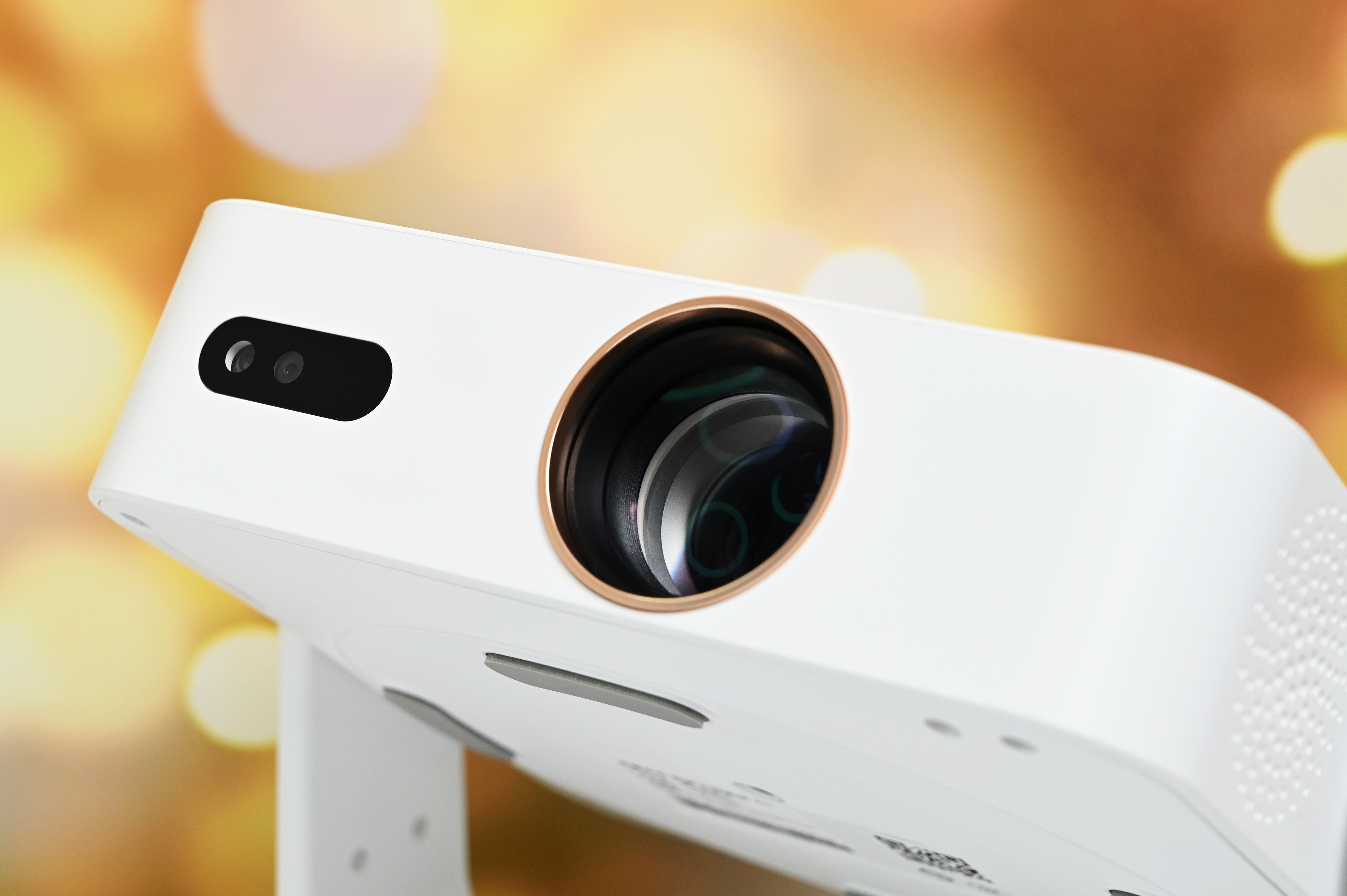 今天跟大家聊聊荣耀亲选 萤蜂 AI投影仪 Air，这是一款很懂年轻人生活方式的轻