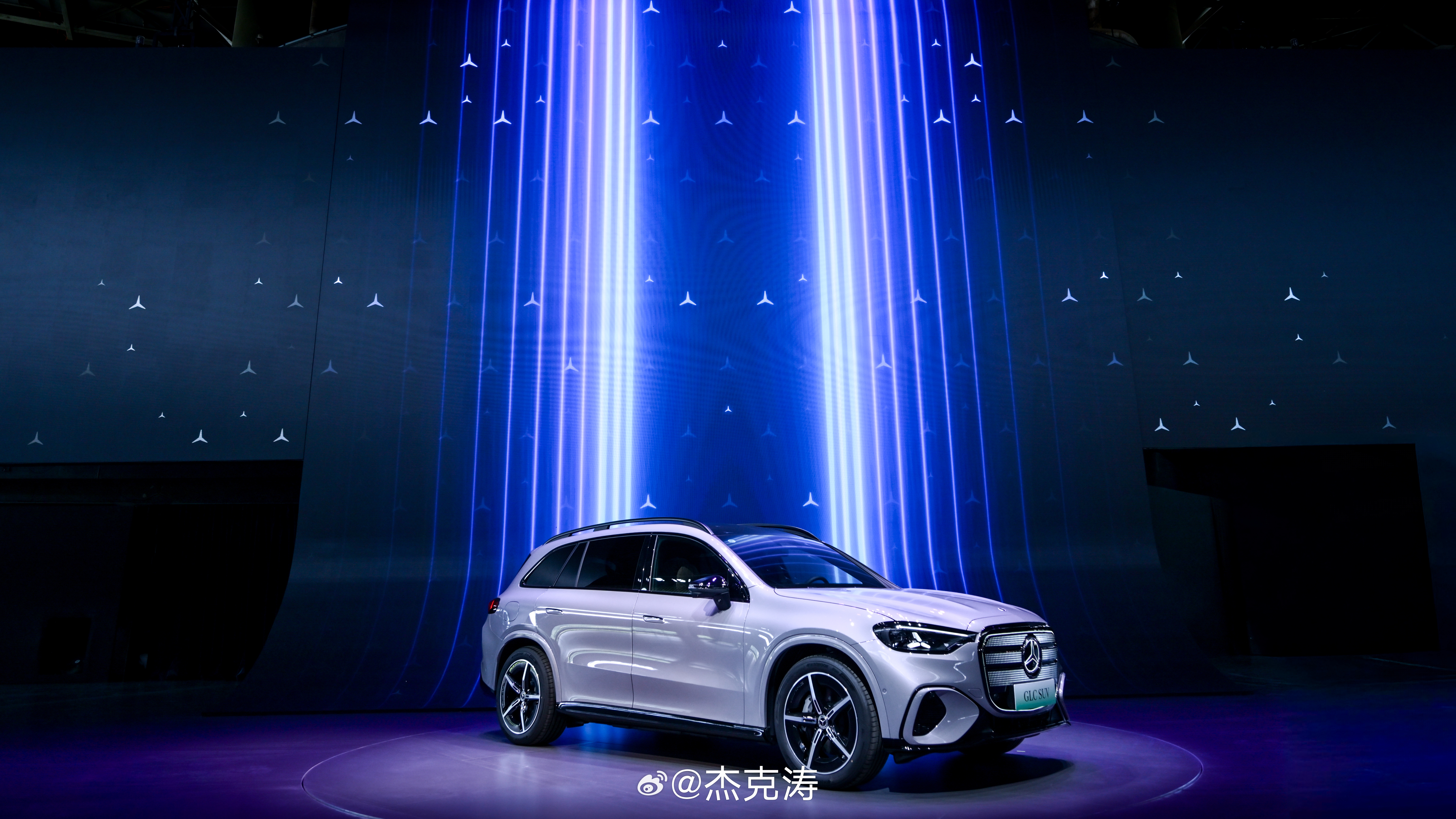 奔驰纯电GLC-鎏金版正式售价:33.98万起奔驰纯电GLC-晖银版预售价格:2