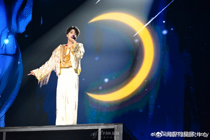 三国恋原唱杀回内娱三国恋原唱杀回内娱谁的青春回来了😭Tank一开口就把现场氛围