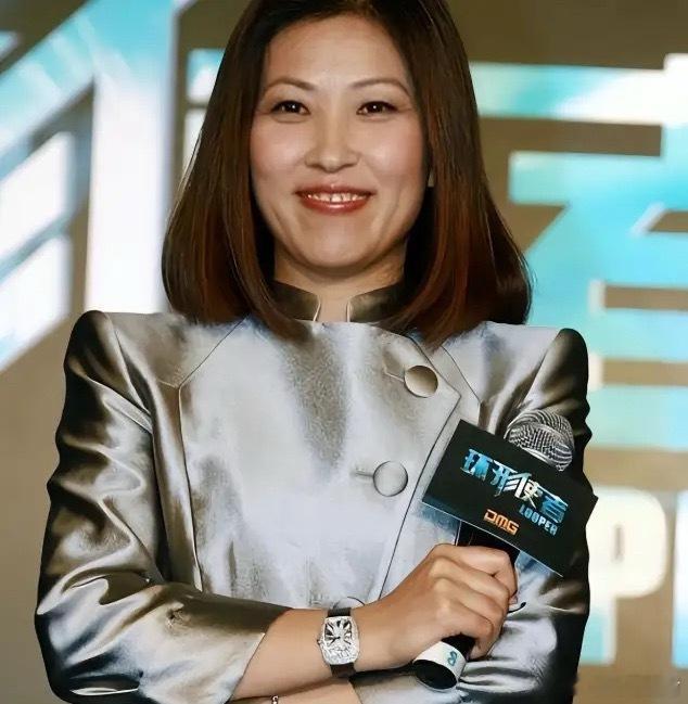 2018年，体坛最大败类：卷走44亿逃去美国，如今买飞机住豪宅生活潇洒，这位中国