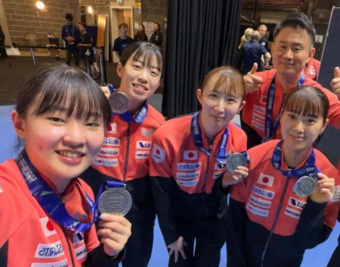 伊藤落选！日本乒协这下彻底坐不住了！10月15日，日本乒协公布2026年下半年女