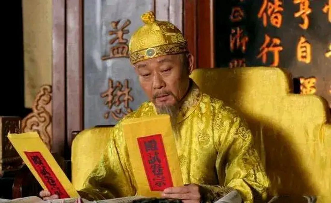 秦大成考中状元后，乾隆当众问他：“百官都传你祖上是秦桧，果真是这样吗？” 这话一