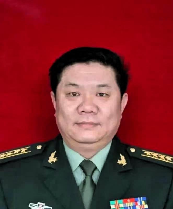 1985年，老山敢死队队长孙兆群在冲锋前，跟52个兄弟砸下了一句话：谁活着，谁就