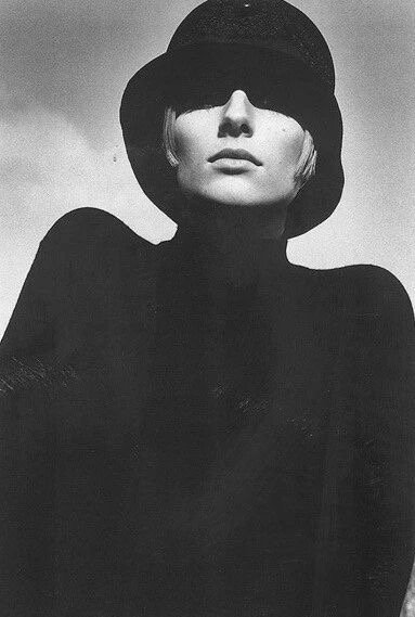 爱人的方式：第一是给你花钱，第二是帮你解决问题。其他都是表演。 ​​​