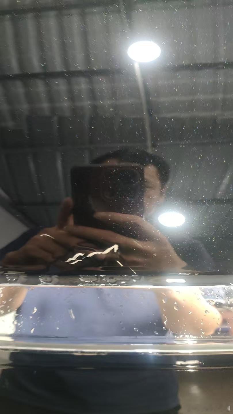 老人恶意划车被拍车主报警有些人就是嫉妒心太强，或者说心理不健全，容不得别人好，小