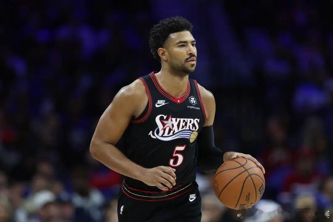 NBA常规赛西部劲旅丹佛掘金主场迎战费城76人。掘金此前位列西部第五，急需胜利巩