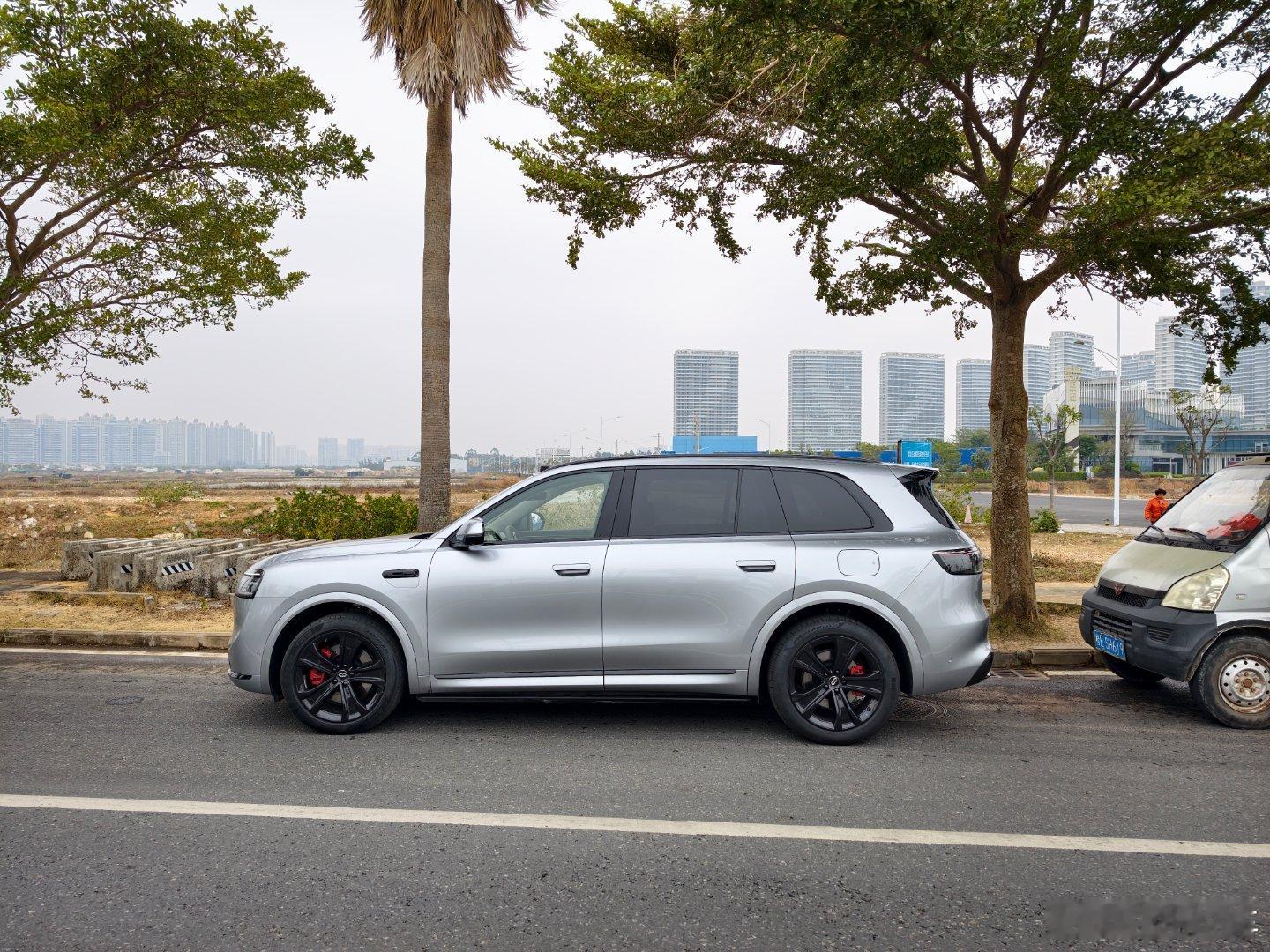 落地北海啦这几天的代步工具就是纯电版问界M8 这地方太适合自驾啦～我和汽车的日常