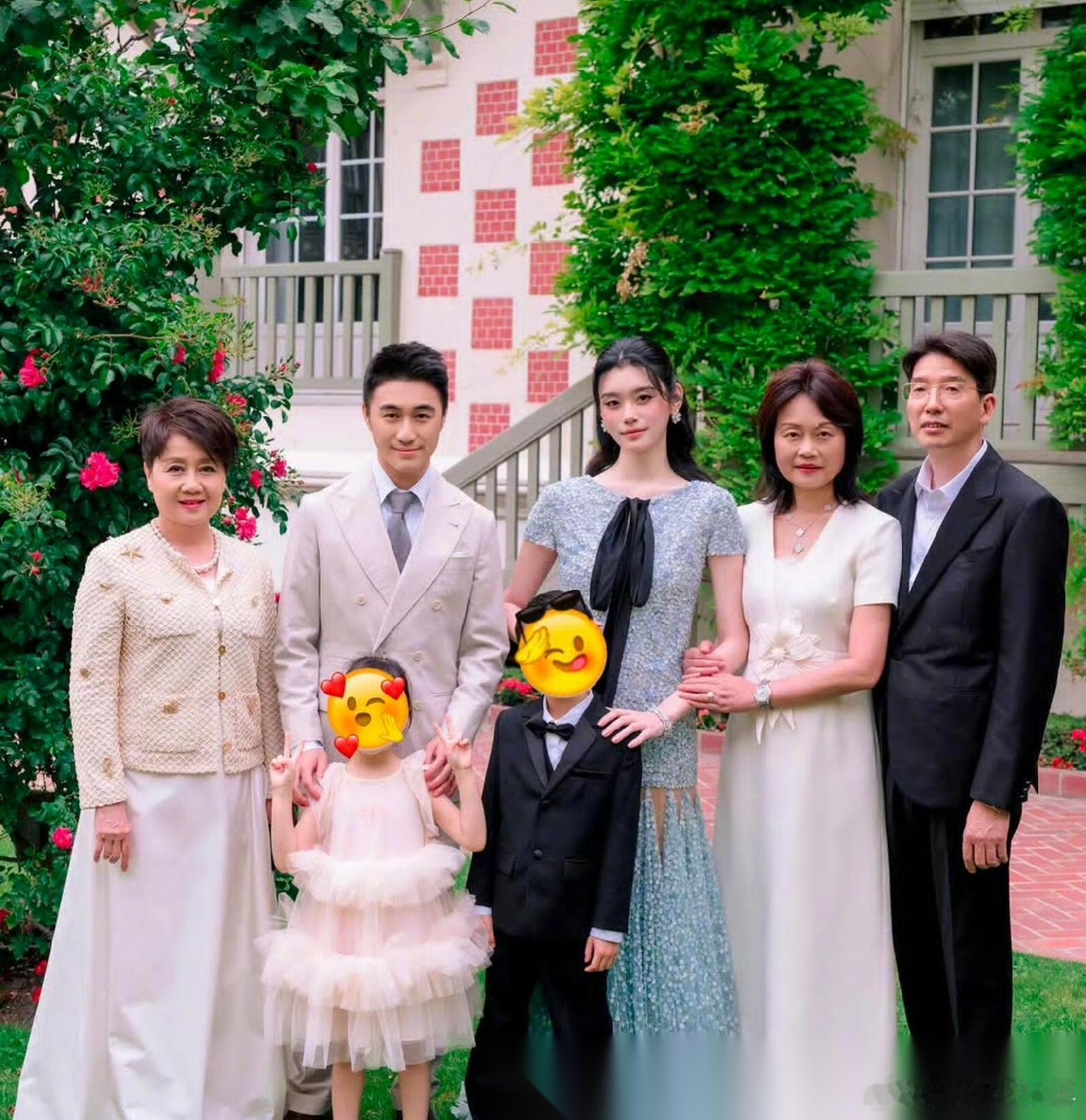 豪门不是这么好进的 俩孩子都打酱油了，奚梦瑶和何猷君才举办婚礼，双方父母全部到场