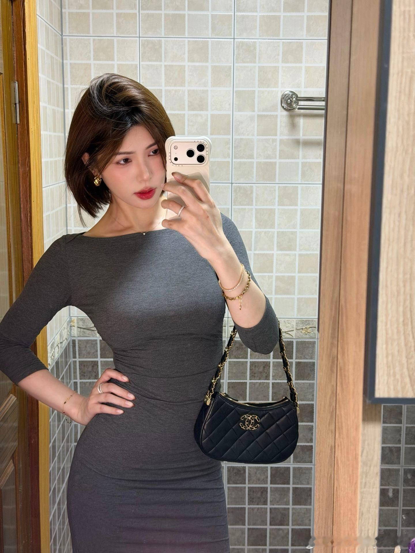 短发气质女人 ​​​