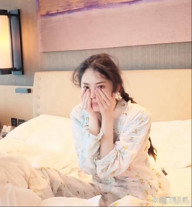 古力娜扎刚起床的状态都这么好，无滤镜无美颜的纯素颜啊！ 