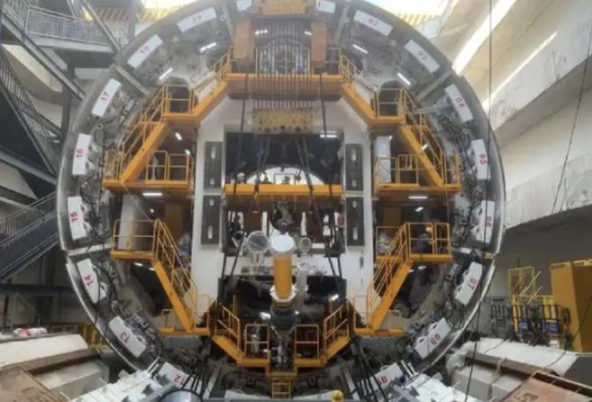 伊朗导弹为什么打不完？伊朗伊斯兰革命卫队空天军前司令阿米尔·阿里·哈吉扎德曾表示