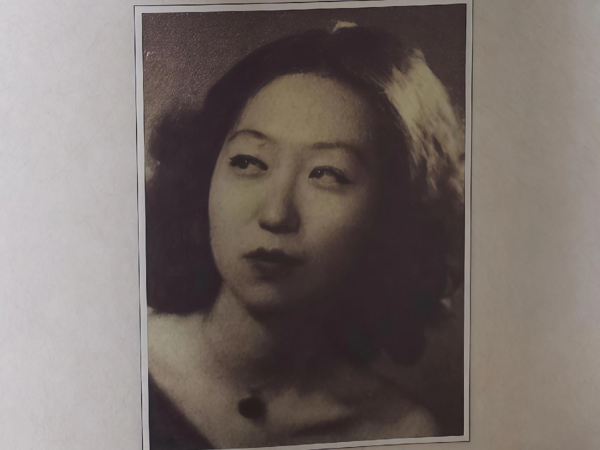 我最近翻看张爱玲的散文集《重访边城》，对其中一篇文章印象格外深刻。
这篇文章题为