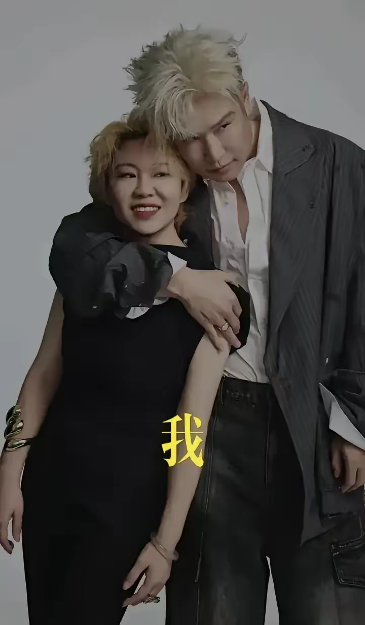 小沈阳夫妇这波情人节操作属实是“你丑我瞎”界天花板了！两口子一起顶着一头炸毛金毛