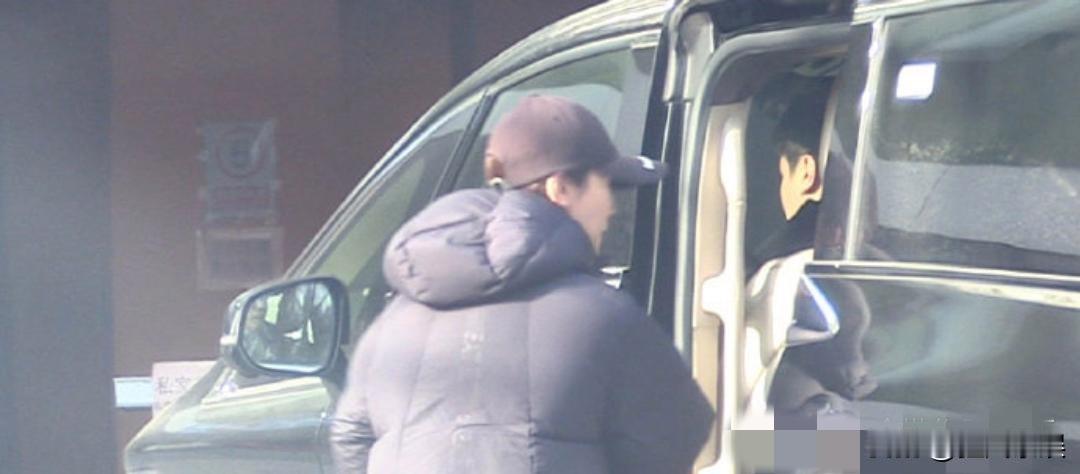 吴京，引起热议！

吴京引起网友热议，不是因为他的新电影《镖人》，也不是因为她老