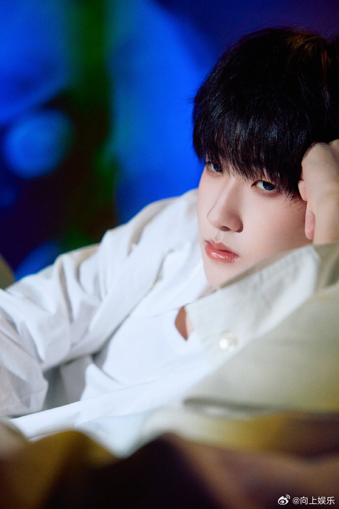 左奇函16岁了左奇函16岁生日写真 左奇函16岁了，谁懂左奇函16岁生日写真，白