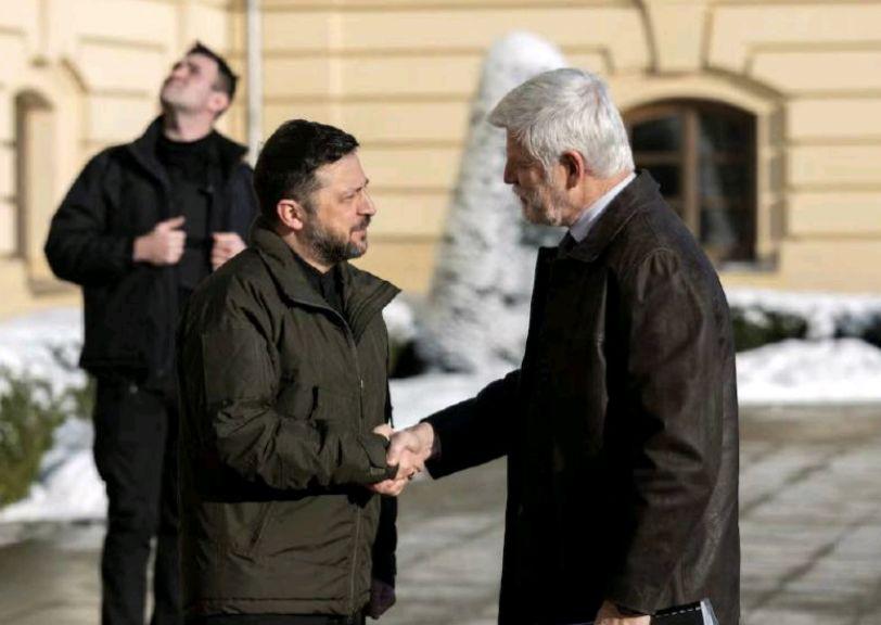 捷克总统帕维尔说：“这不仅是乌克兰的战争，也是我们的战争。”他觉得捷克不能对乌克