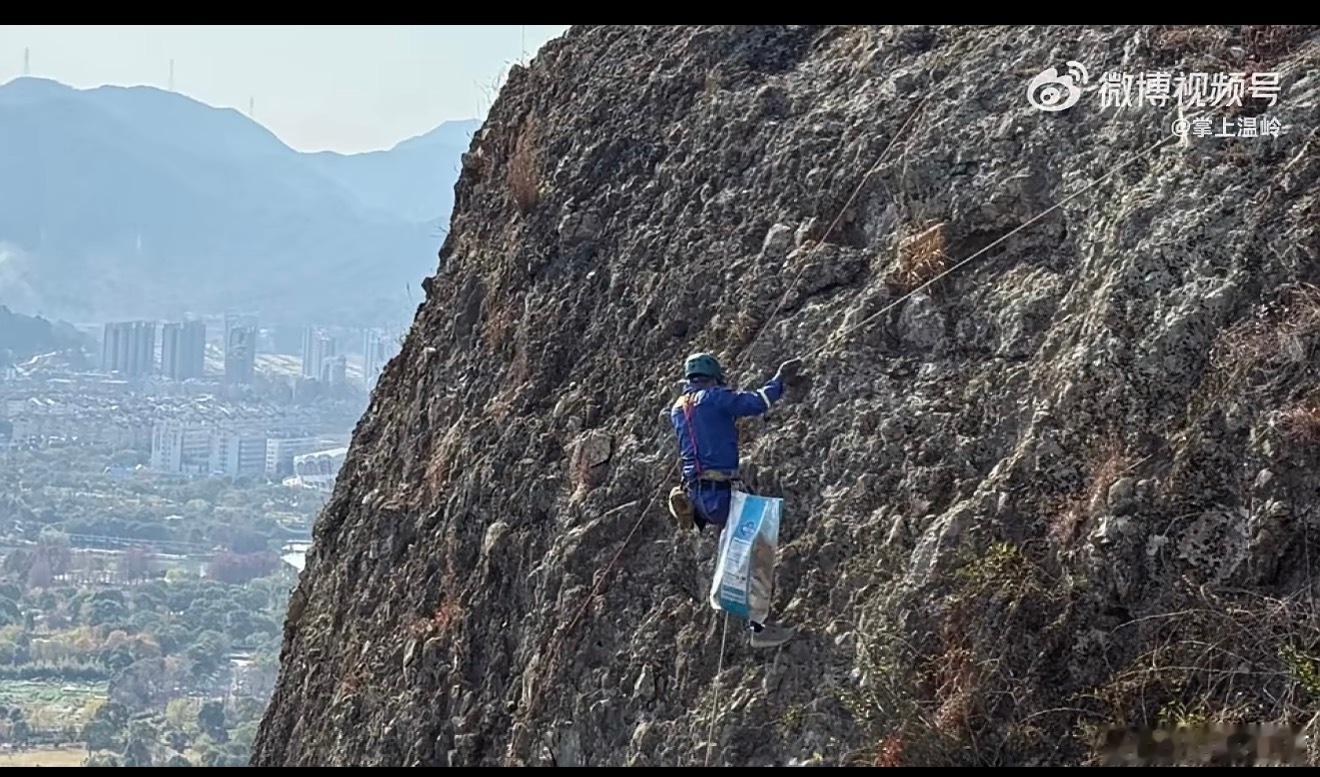 台州蜘蛛人十年悬崖峭壁间守护山海纯净温岭蓝天救援队“蜘蛛人”，十年扎根悬崖峭壁清
