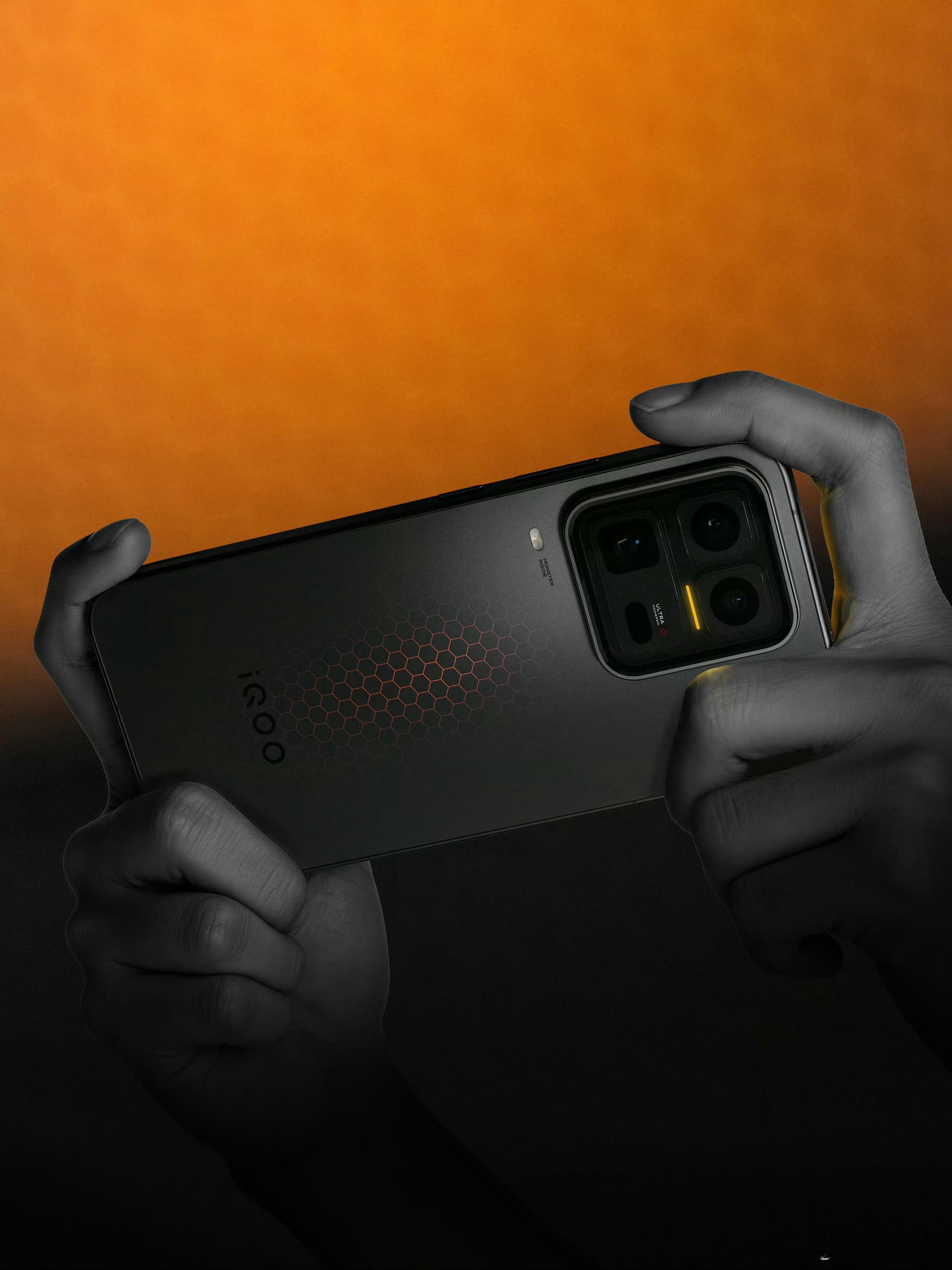 明天晚上7点，iQOO 15 Ultra发布会，16+1TB会卖多少钱？前5个猜