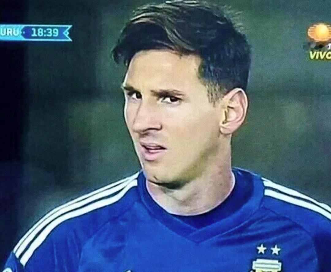 这是在困惑还是在婊人 