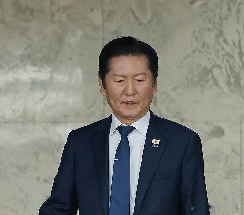 2月8日韩国共同民主党党首郑清来“合党提议”遇强阻，党内博弈迎关键节点，郑清来上