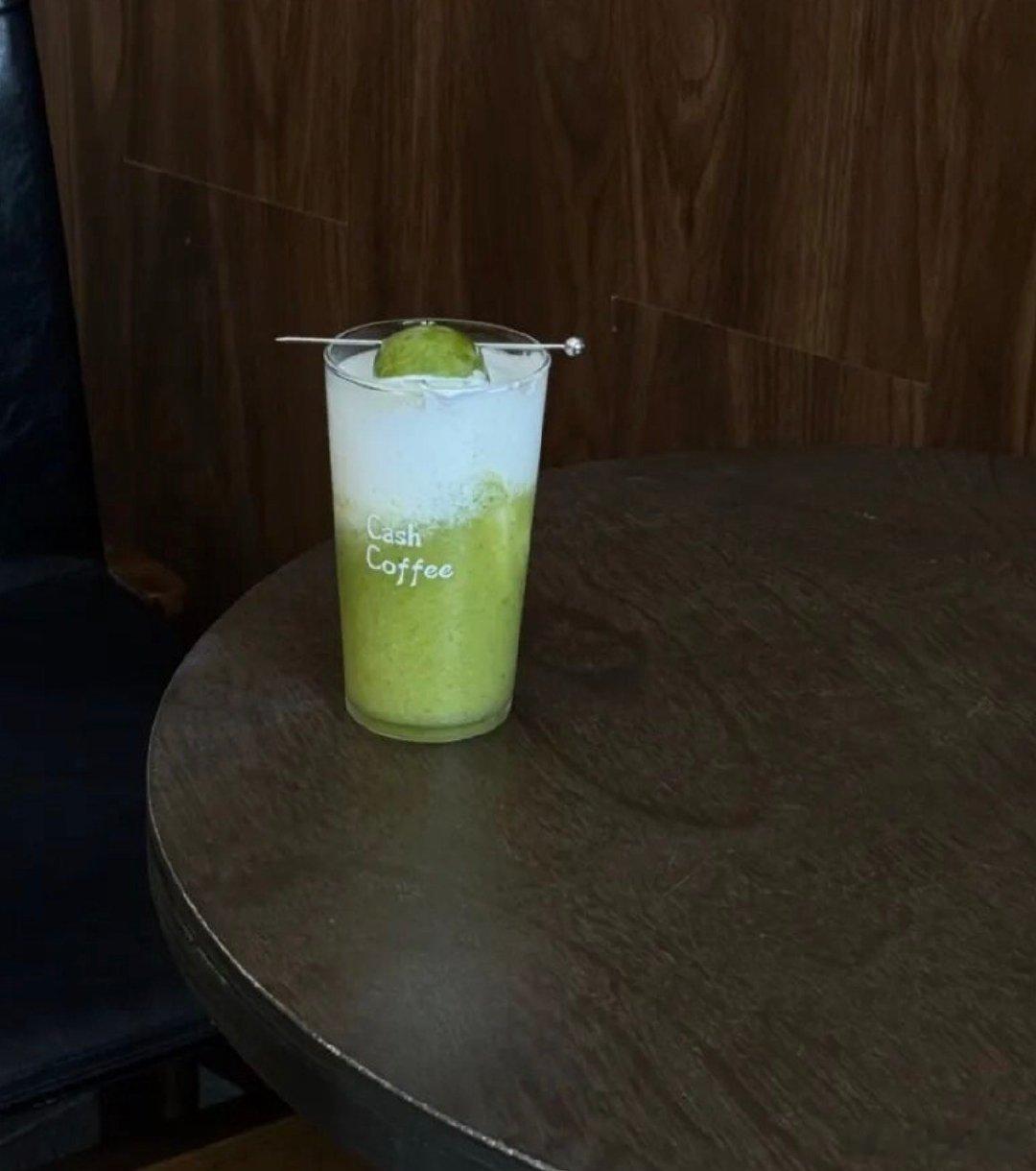 芋泥奶茶是独属于广西人的快乐谁懂啊！根本不用蹲外地限定果茶，广西本土的芋泥奶茶才