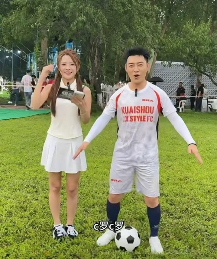 老舅模仿C罗进球动作老舅最喜欢C罗葡萄牙队名场面重演！老舅这波致敬我给跪了，偶像