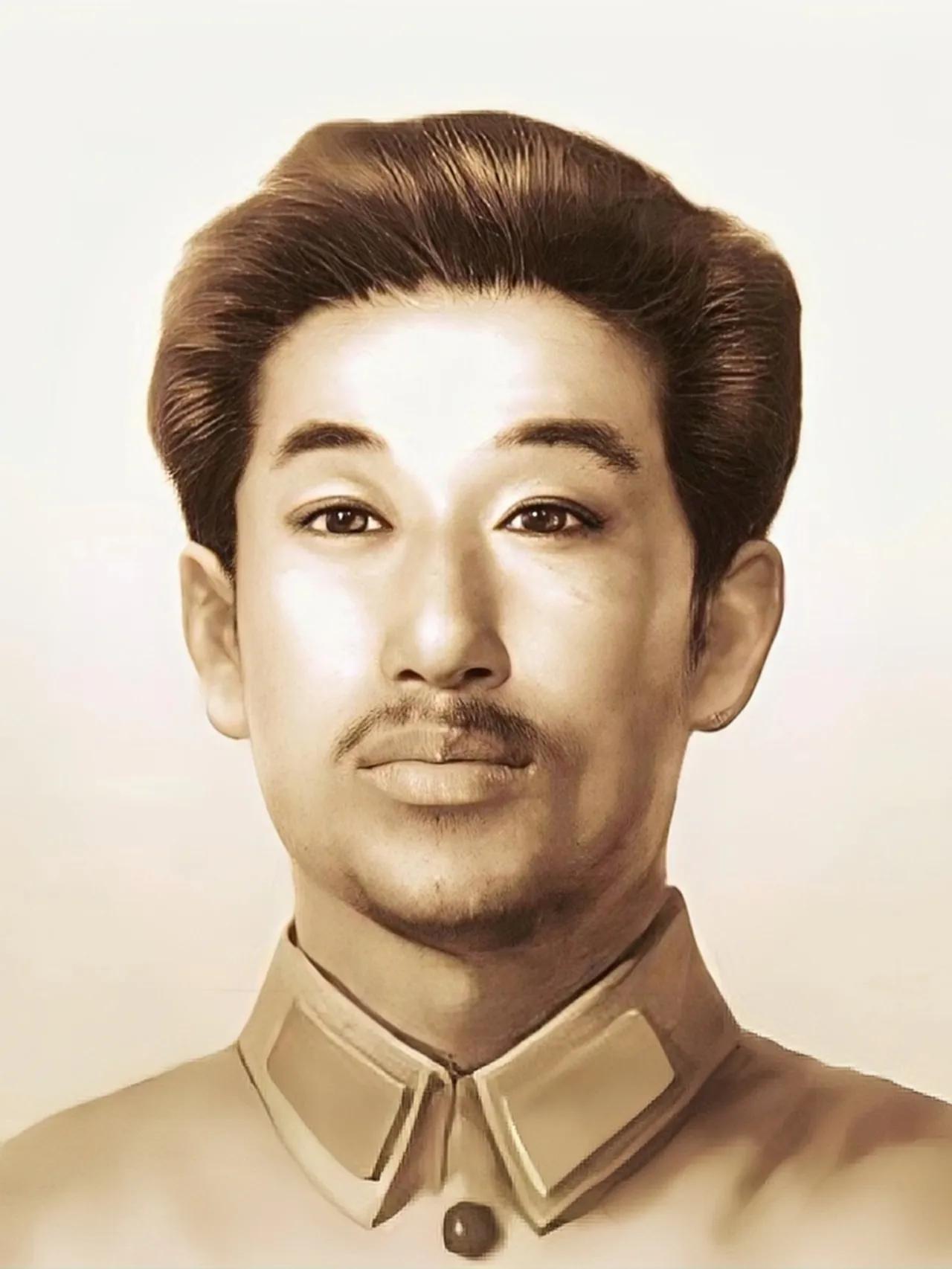 1942年，赵尚志牺牲后，一汉奸在验尸时，用脚踢了踢他的脑袋。谁料，旁边叛变的战