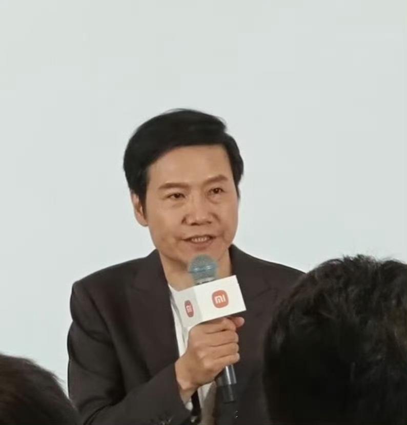 雷军：小米汽车发布后成为全网被黑最惨的车企之一，这次六部委打击黑水军、黑公关，我