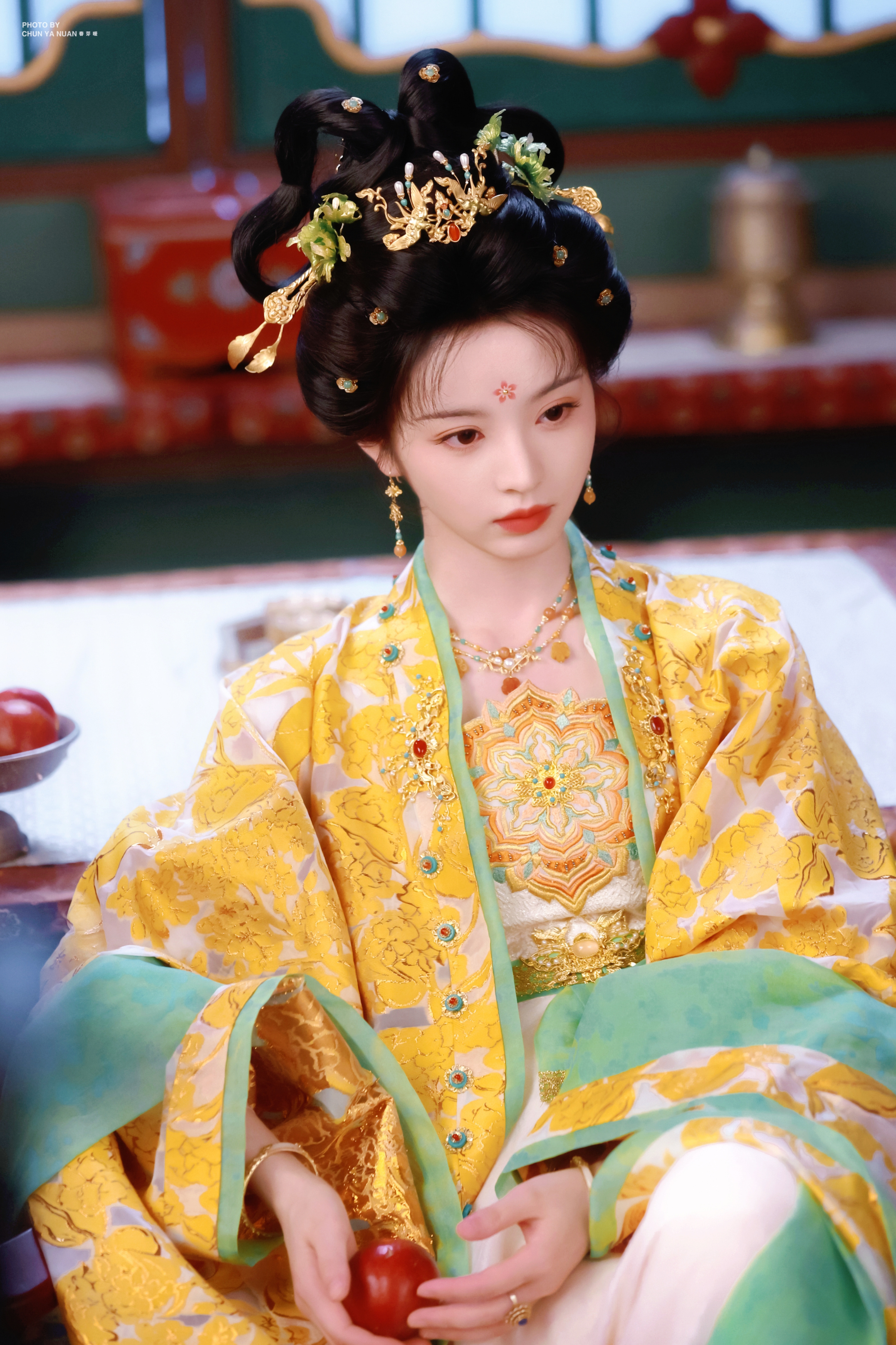 田曦薇 《子夜归》武祯☽ 壁纸-黄衣小合集✨✨✨1️⃣双环髻+黄衣（黄绿）（盛装