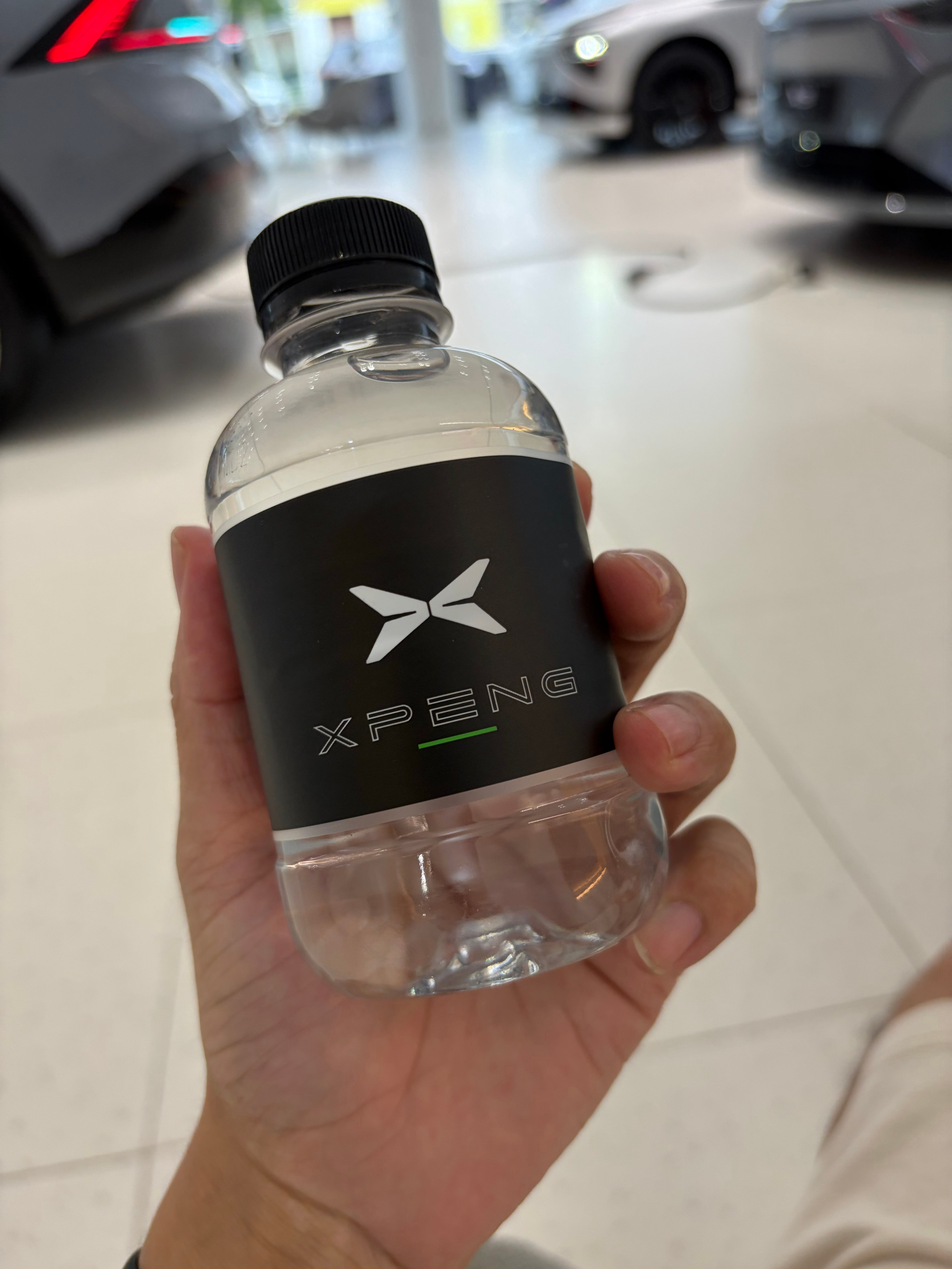 今天去提车，来回60公里车没提着（车管所系统问题），喝了一瓶巴掌大的水，还是我渴
