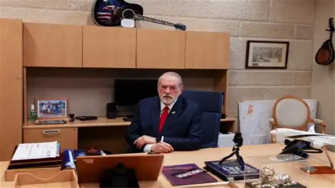 双航母压境，伊朗抢先行动，上演波斯湾“猎杀”，美官员连夜奔逃