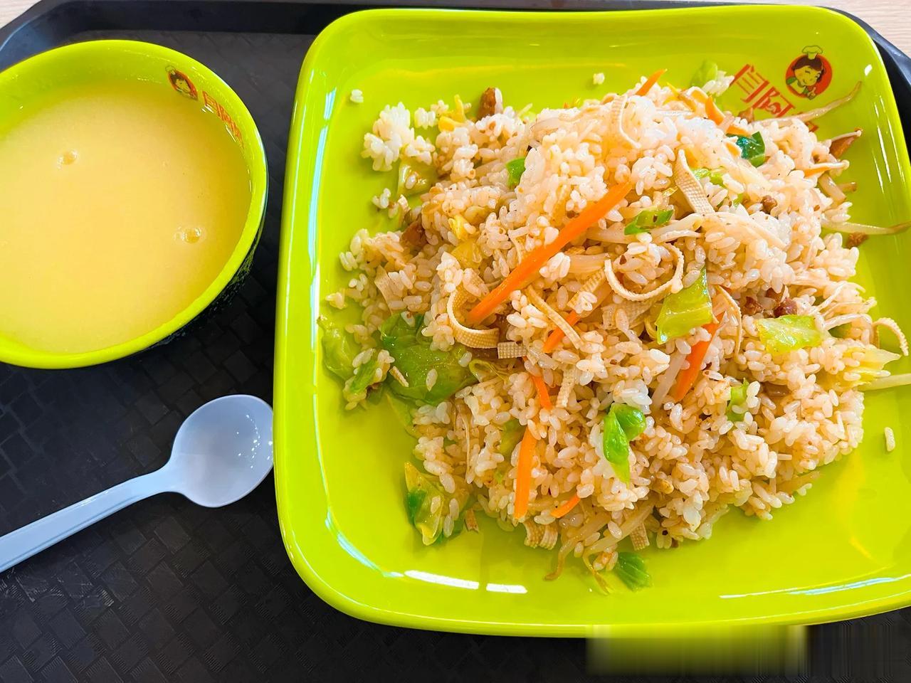 大学生食堂系列第3️⃣弹
8.29～9.1日饮食日记[比个心]
✅闫妈妈奥尔良香