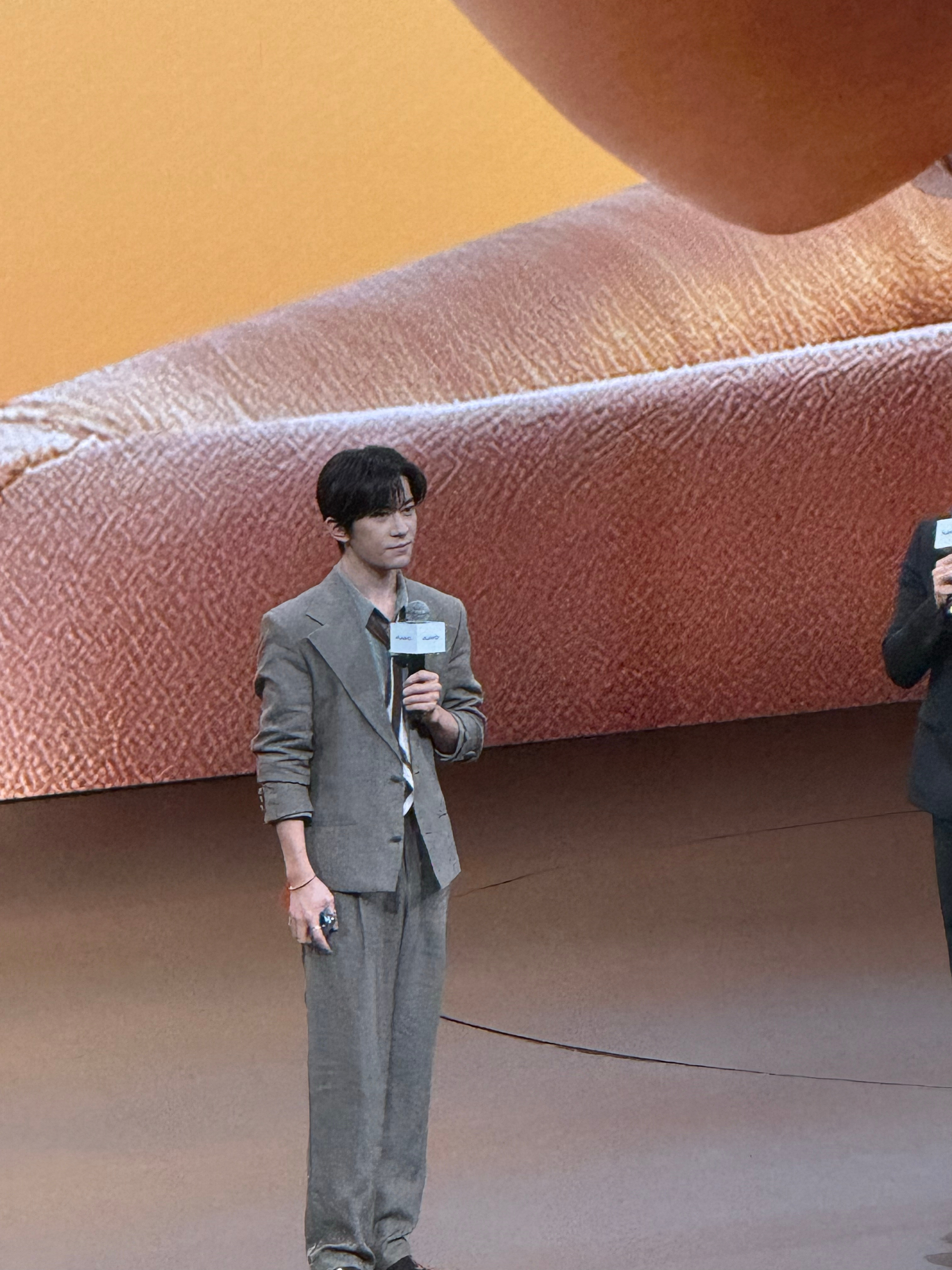 易烊千玺华为发布会 我镜头里的易烊千玺