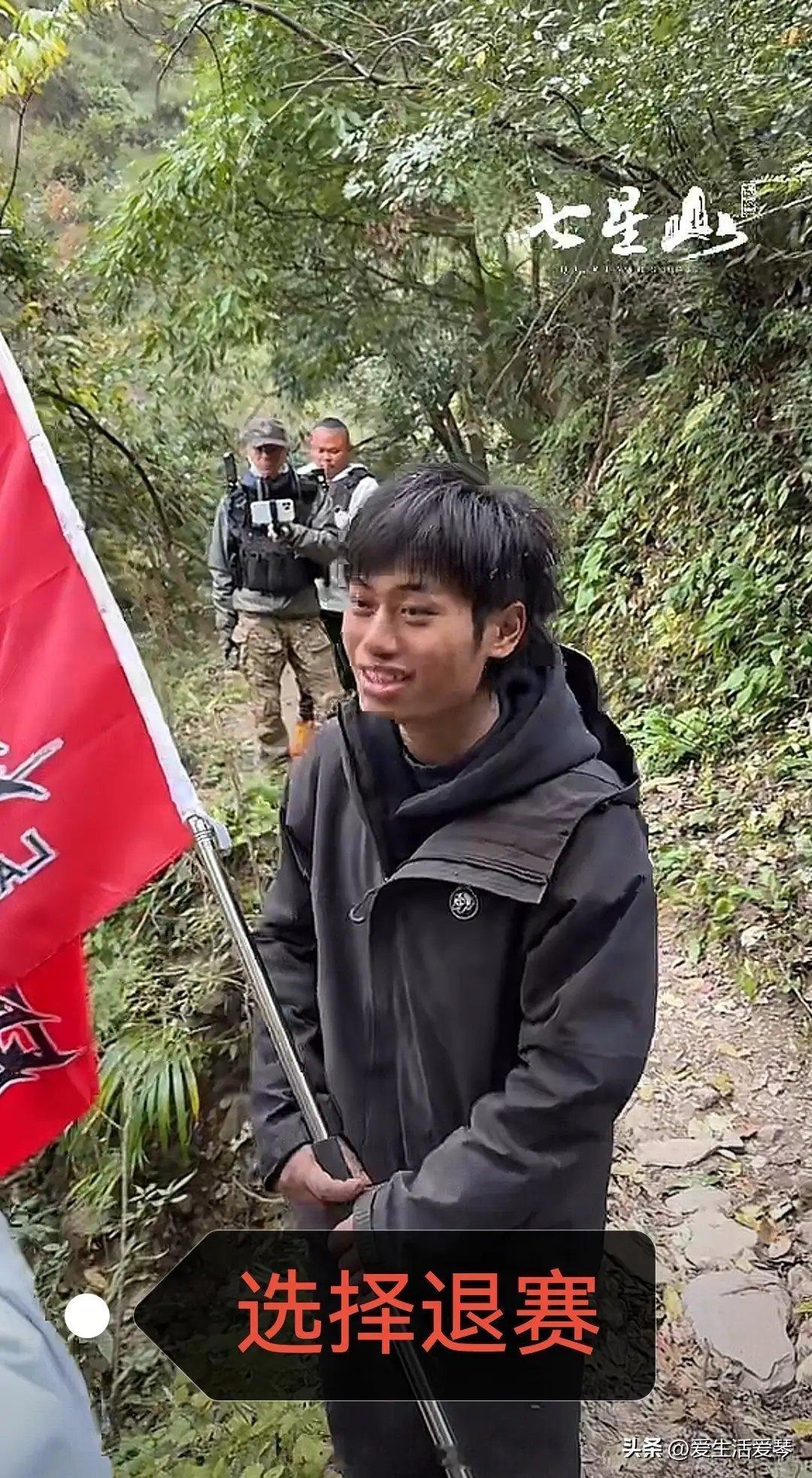 林北满身泥污却眼里有光，满腹经纶却低调谦和，笑着坚持、清醒退场，这样的人生态度，